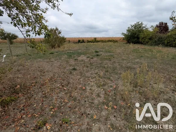 Terrain 758 m²