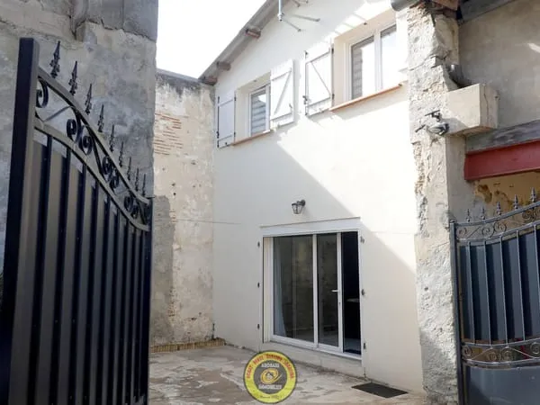 Maison de village avec cour