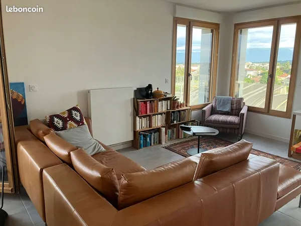 Appartement T3 meublé lumineux avec balcon et parking - Face à la gare d'Annemasse