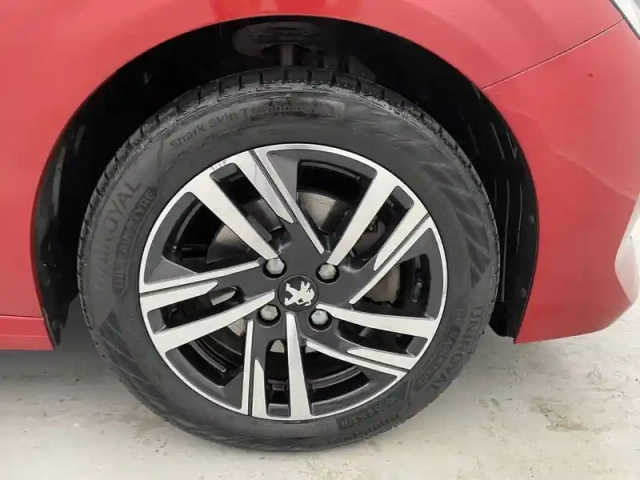 Peugeot 208 puretech 100 s&amp;s eat8 — photo 18