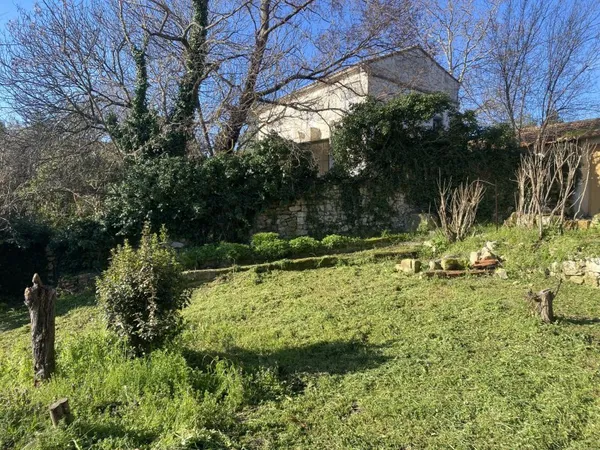 Montpellier Nord : Grand terrain constructible de 840 m2 Q