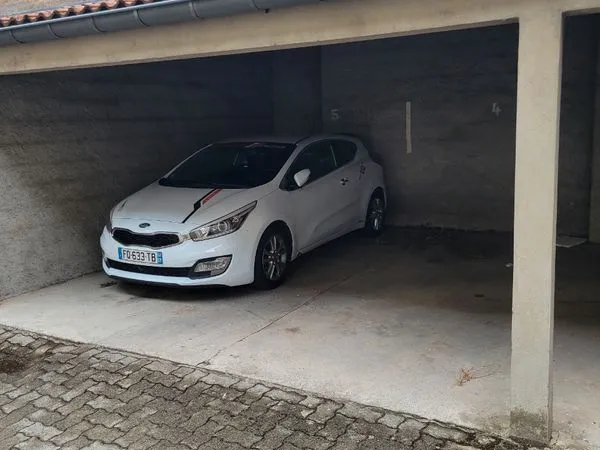 Garage dans une résidence
