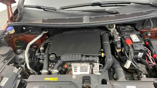 Peugeot 3008 1.2 puretech 130ch s&amp;s bvm6 — photo 25