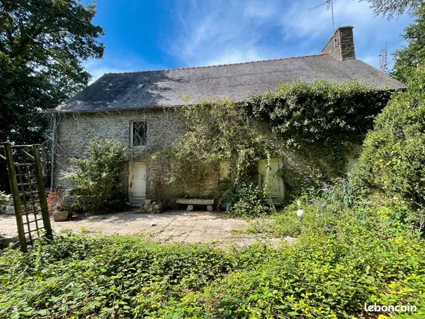 Maison ancienne en pierre à rénover entièrement - Plouguenast-Langast - 28 000