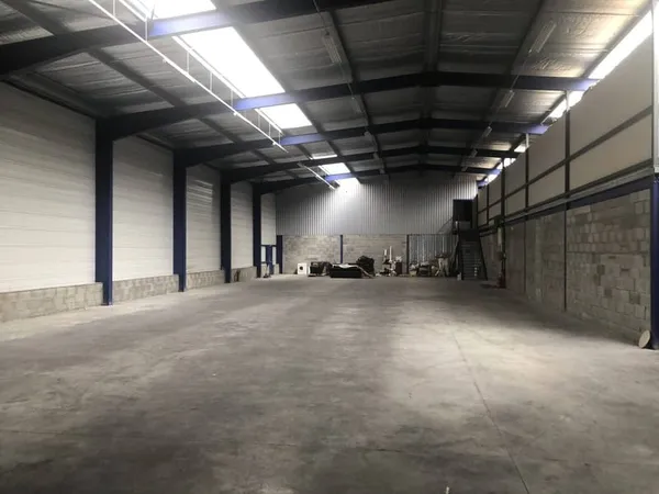Local d'activité 842 m²