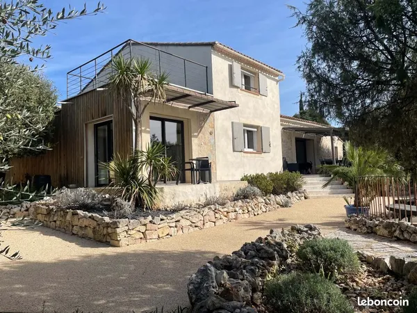🏛️ Demeure de caractère de 210 m² à Poulx Avec Piscine, 5 ch. + studio indépendant