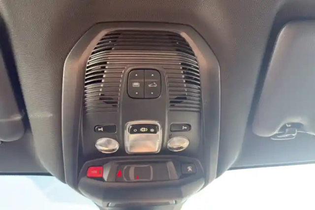 Peugeot 3008 hybrid4 300 e-eat8 — photo 61