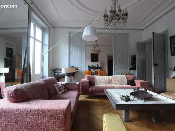 L'ÉLÉGANT APPARTEMENT DE MAÎTRE DE LA SECONDE MOITIÉ DU XIXème, QUARTIER DU PALAIS