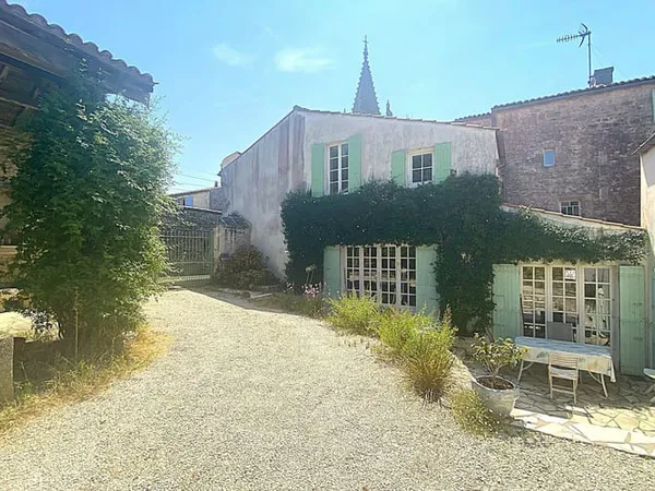 Maison 8 pièces 301 m²