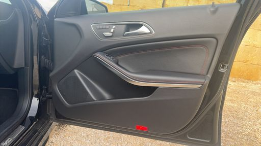 Mercedes Classe A 200 d 136 7G-DCT - Fascination – 2015 – 147976 km – Diesel – Boîte Automatique — photo 33