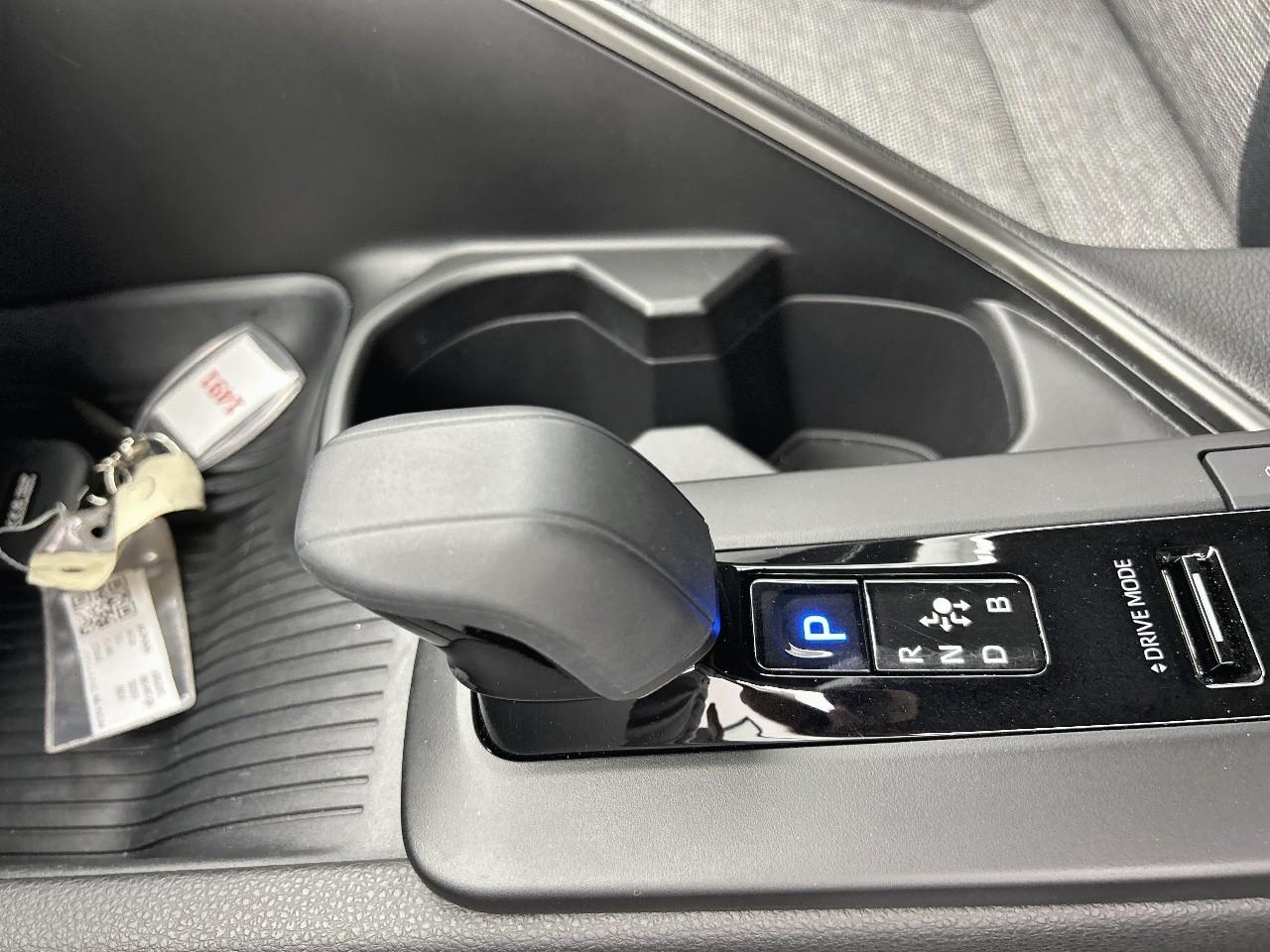Toyota C-Hr hybride 140 design — photo 17