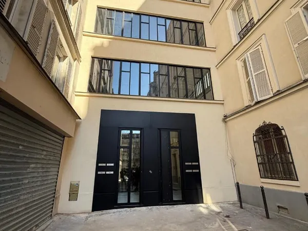 Immeuble commercial en monopropriété avec toit terrasse