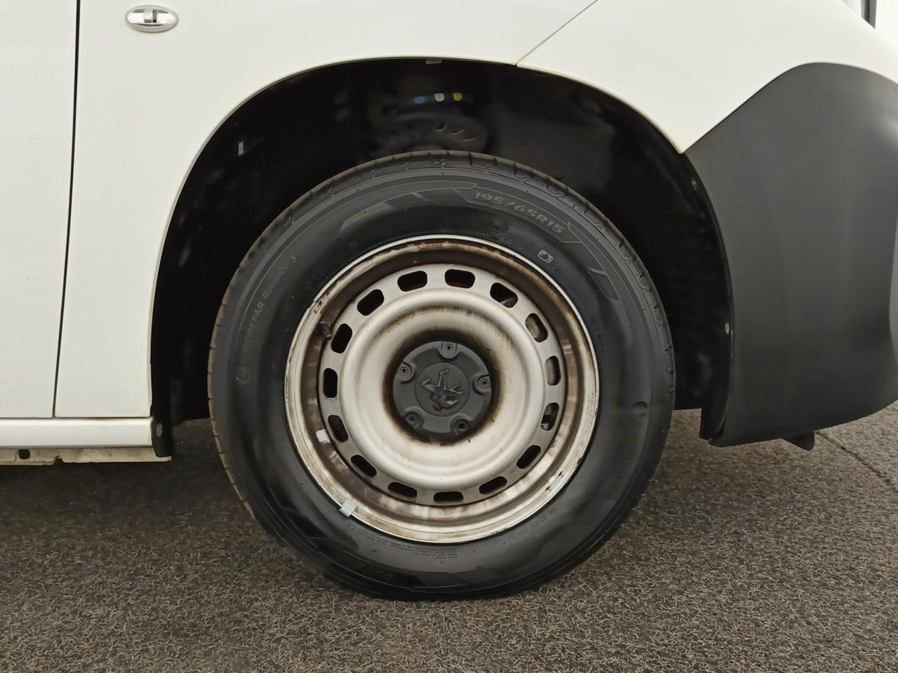 Peugeot Partner fourgon standard 650 kg bluehdi 100 s&s bvm5 premi — photo 11