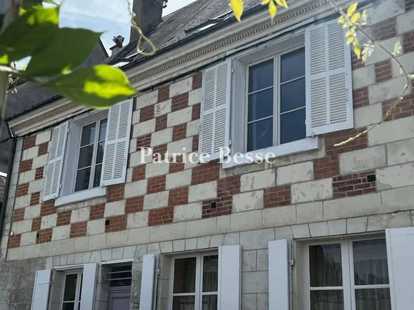 Maison 8 pièces 330 m²