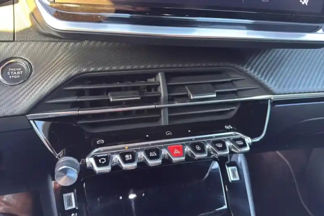 Peugeot 2008 hybrid 145 e-dcs6 — photo 20