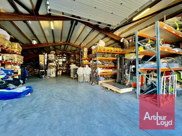 Local d'activité 1620 m²