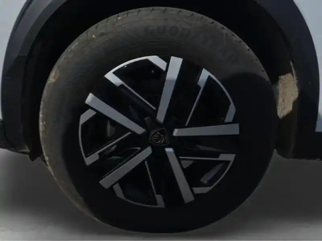 Peugeot 2008 e- 136ch active — photo 10