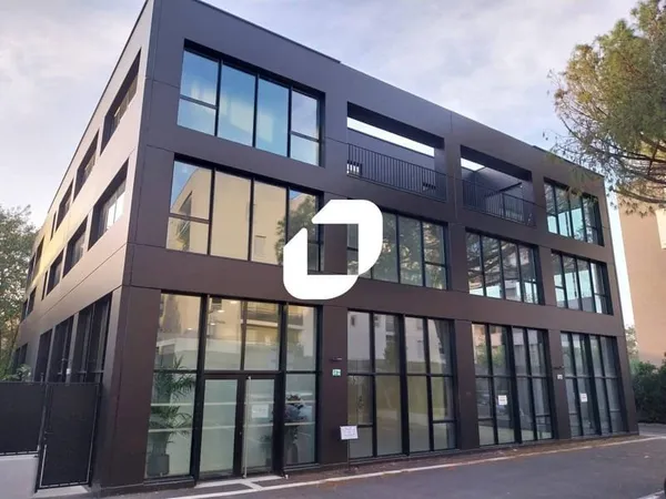 Bureaux 4 pièces 853 m²