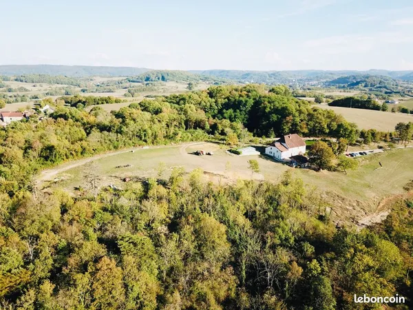 Studio Velux meublé à louer - La Ferme de Montard