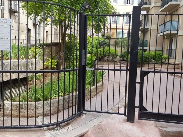 Centre Aix en Provence Loue 2 pièces 60m2 meublé + Parking