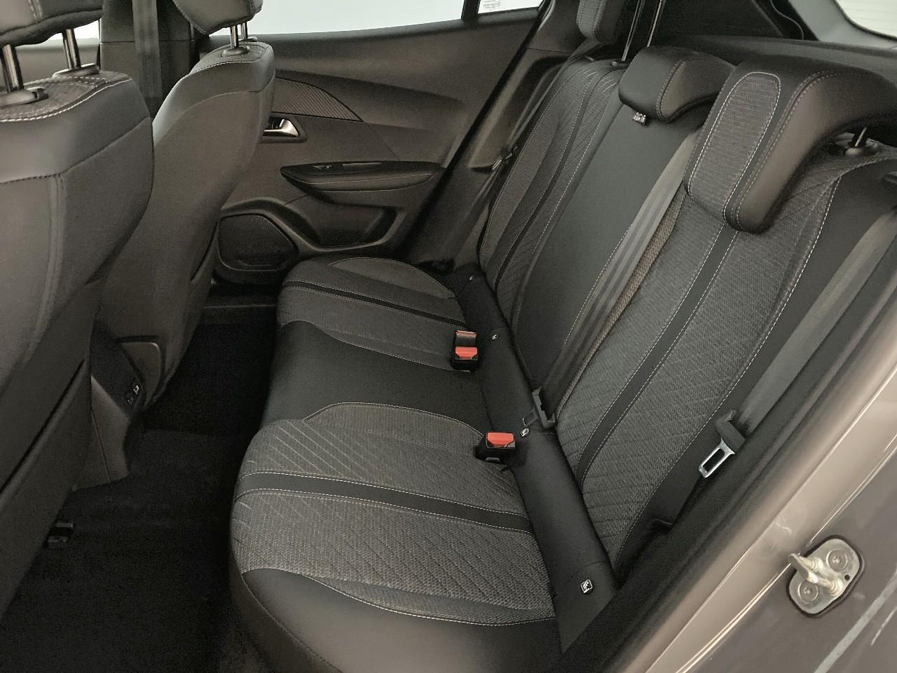 Peugeot 2008 hybrid 145 ch e-dcs6 allure — photo 10