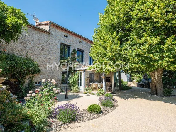 Maison 10 pièces 266 m²