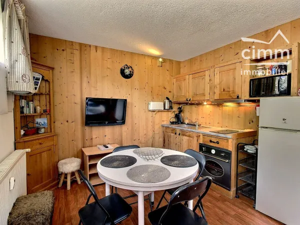 A VENDRE LES CARROZ D'ARACHES 74300 STUDIO + 1 PLACE DE PARKING