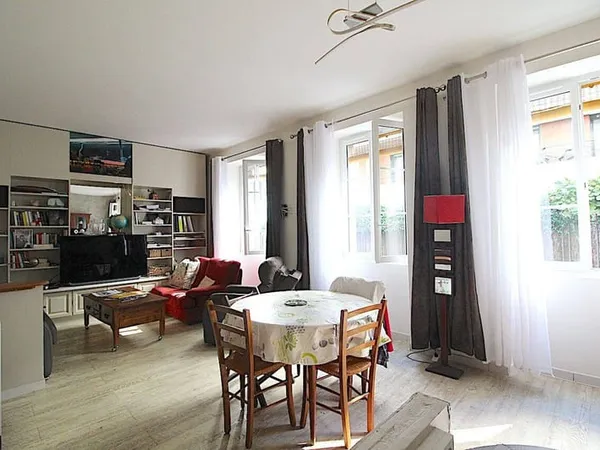 Local professionnel 54 m²