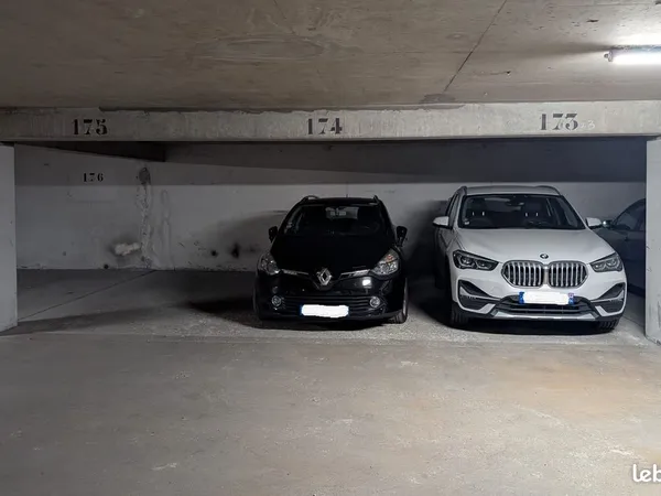 Parkings à vendre (Sous sol résidence sécurisée) Vincennes Est