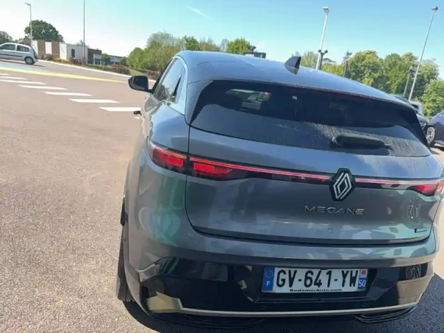 Renault Megane e-tech ev60 220 ch super charge — photo 3