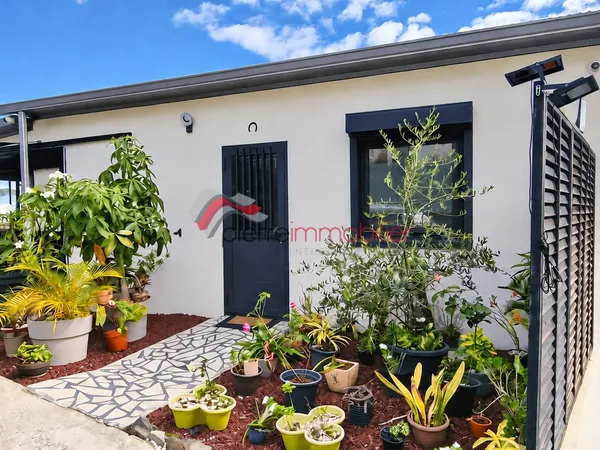 MONT-VERT-LES-BAS VILLA F4 AVEC PISCINE, VARANGUE ET GRAND