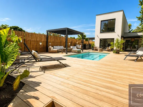 Maison contemporaine 120 m2 avec piscine et séjour cathédral