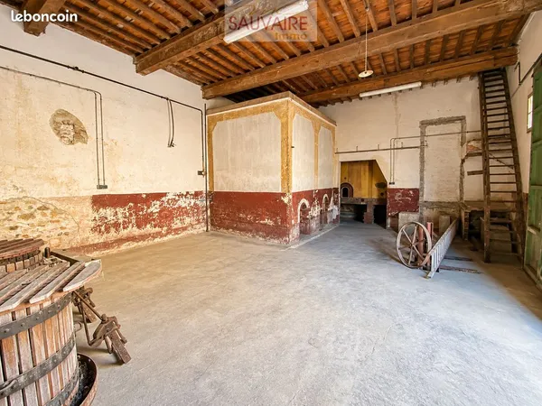 Immeuble 3 pièces 211 m²