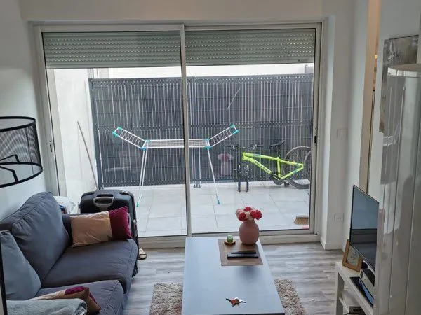 T1bis avec terrasse privée proche université et gare