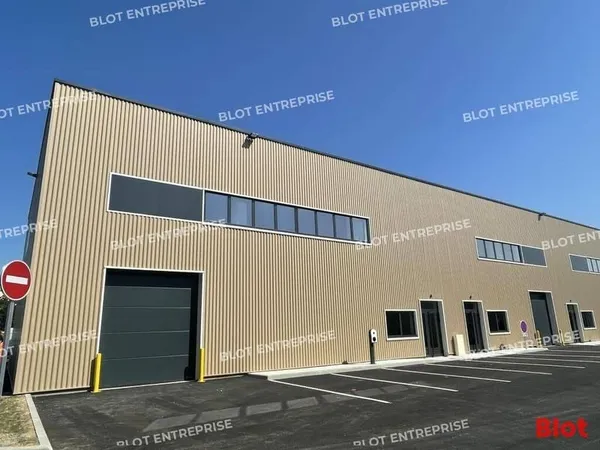 Entrepôt 311 m²