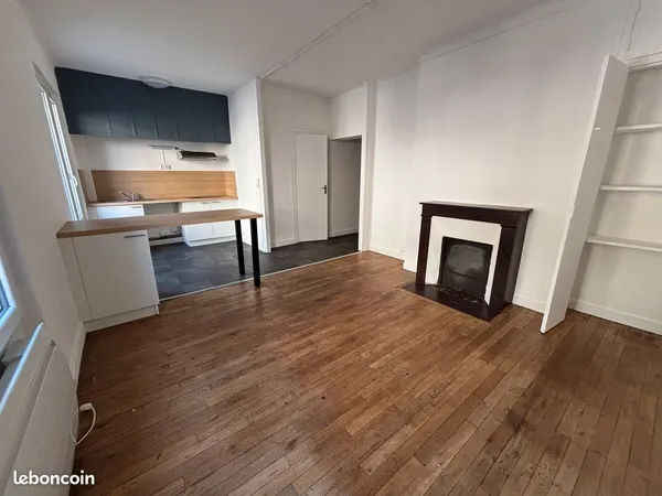 Bail au 1er septembre pour ce 3 pièces face gare de 54 m2