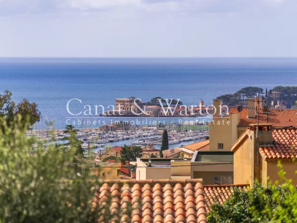 TRES BEL APPARTEMENT AVEC VUE MER A BANDOL