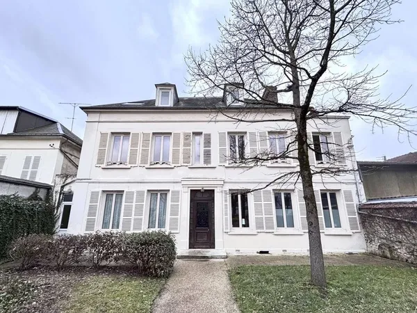 Maison 14 pièces 230 m²