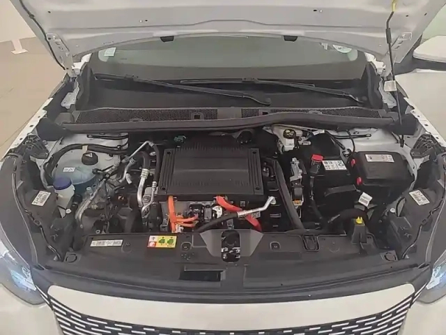 Peugeot 2008 electrique 136 ch — photo 29