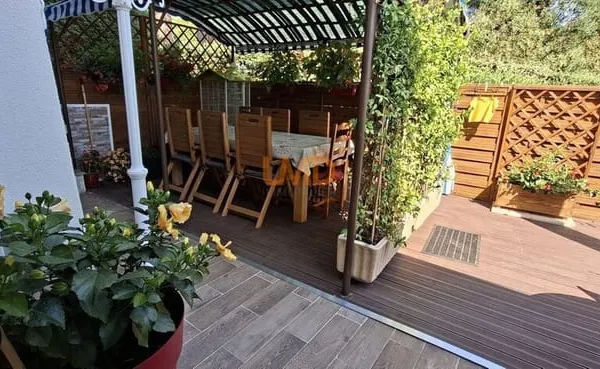 Joli pied à terre avec terrasse-Parking