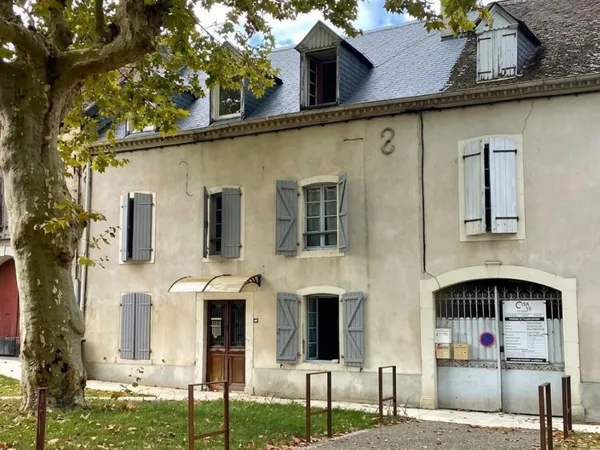 NAVARRENX CENTRE - IMMEUBLE DE RAPPORT - 2 APPARTEMENTS LOUÉS