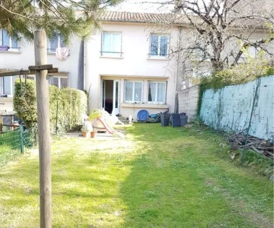 Maison 3 chambres avec jardin 10 min CV quartier des Sablières