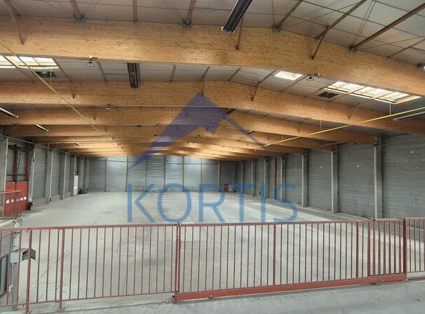 Local industriel 3930 m²