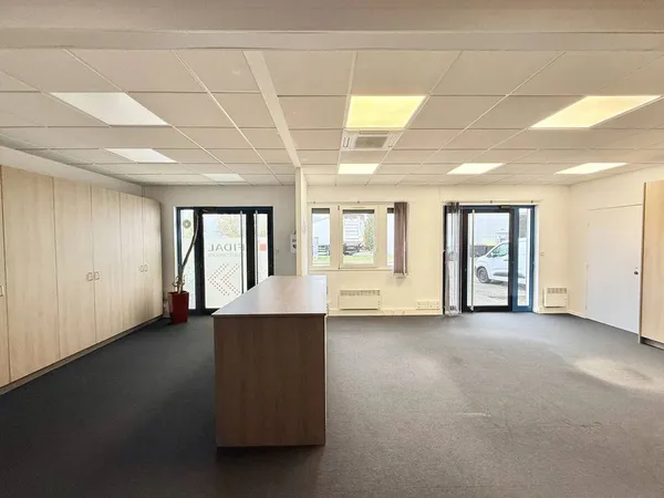 Bureaux 13 pièces 300 m²