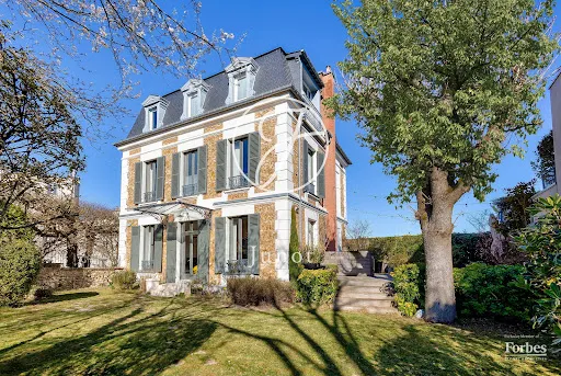 Maison 10 pièces 244 m²