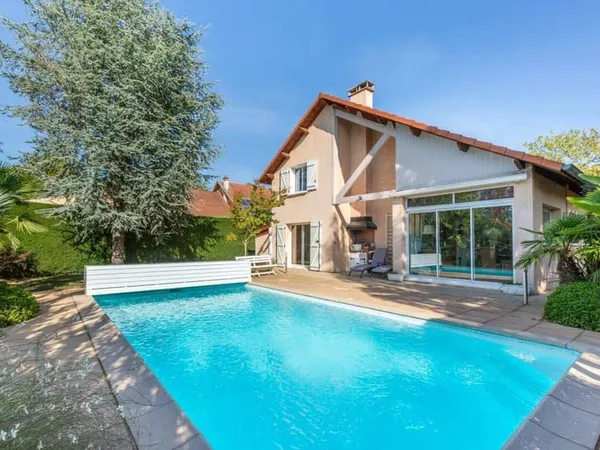 Maison 8 pièces 162 m²