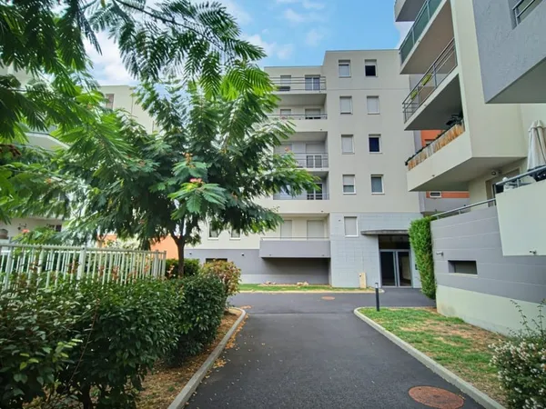 EXCLUSIVITÉ - T2 DE 40 m² VENDU LOUÉ AVEC BALCON, PARKING E
