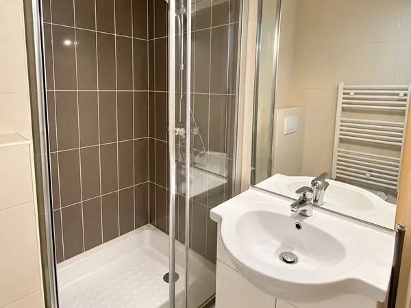 Studio 1 pièce 13 m²