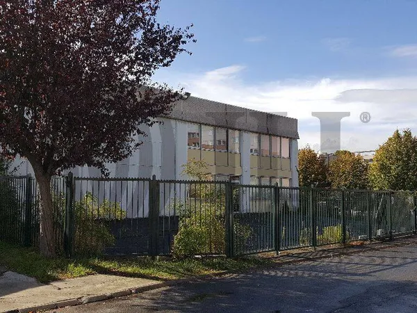 Local d'activité 757 m²