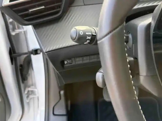 Peugeot 208 1.2 100ch s&amp;s style — photo 15